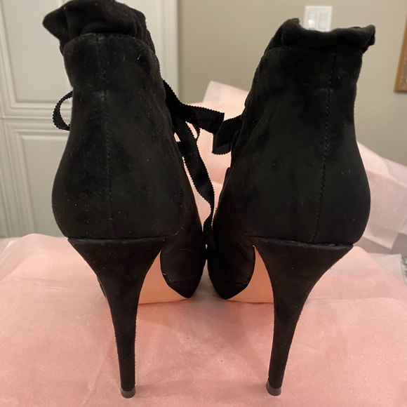 NWOBox Betsey Johnson Size 8 Black Suede Platform Heels Shoes - Picture 9 of 11